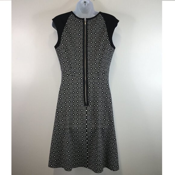 Maggy London Black and White Sleeveless Fit and Flare Lined Dress Size 8 - Picture 6 of 9